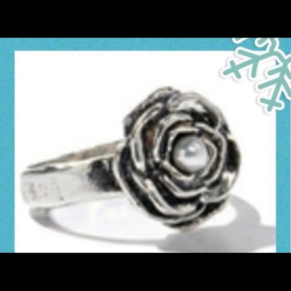 Opulenza fresh water pearl flower ring